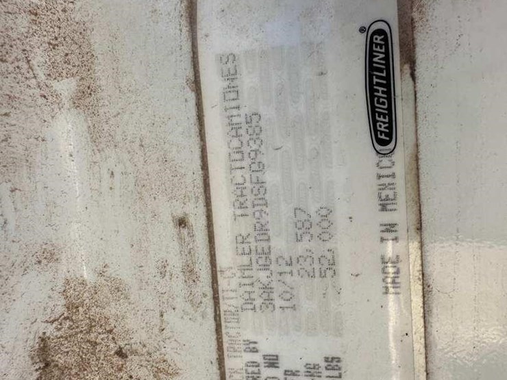 2013-freightliner-cascadia-125-image-10