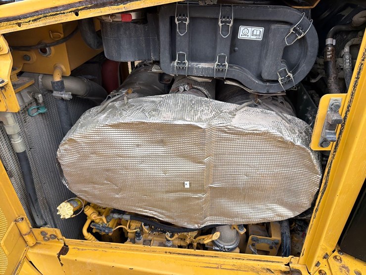 2016-caterpillar-d6t-lgp-image-14