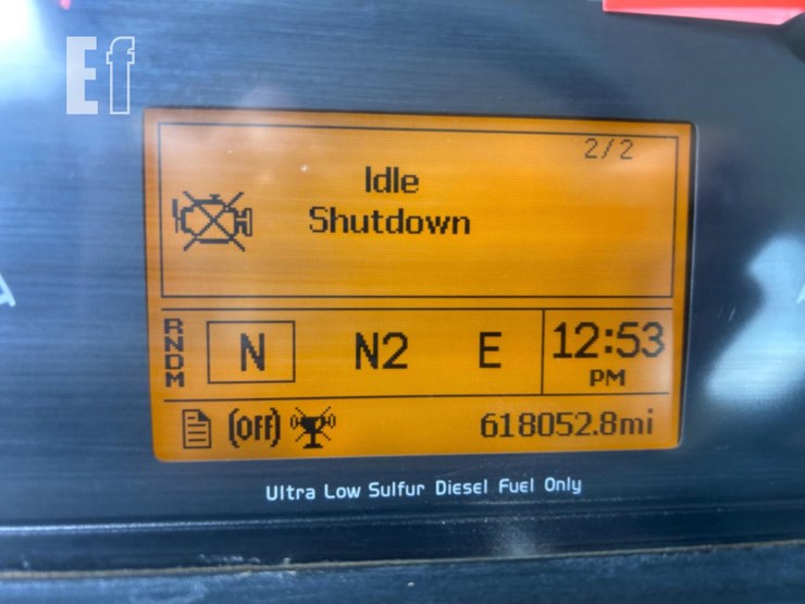 2014-volvo-vnl64t300-image-15