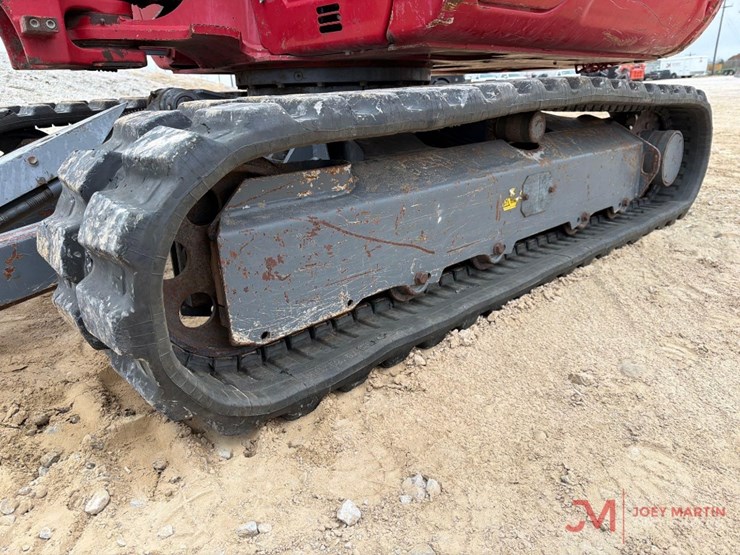 takeuchi-tb240-image-14