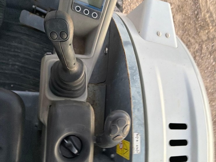 2020-takeuchi-tb230-image-15