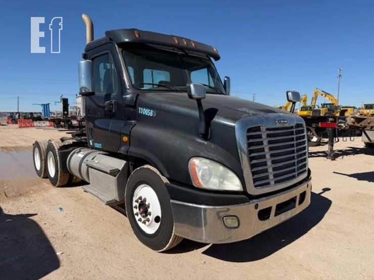 2013-freightliner-cascadia-125-image-2