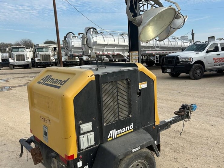 allmand-bros-night-lite-v-series-image-3