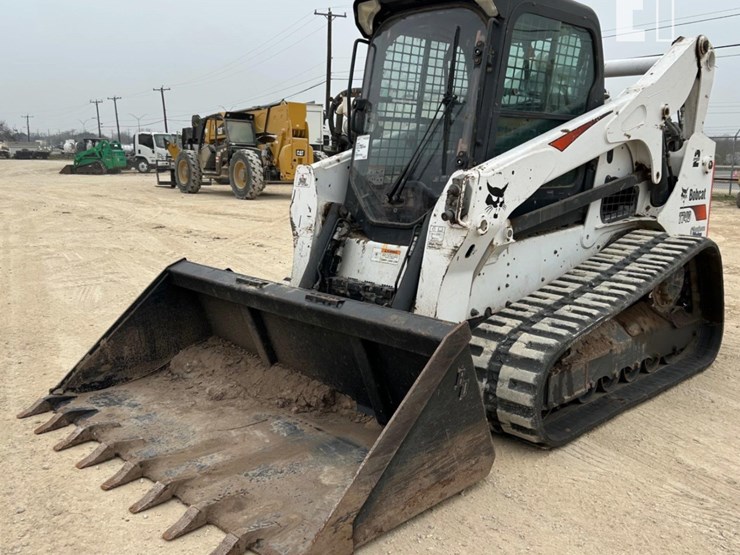 2019-bobcat-t740-image-1