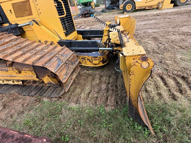 2017-caterpillar-d6n-lgp-image-12