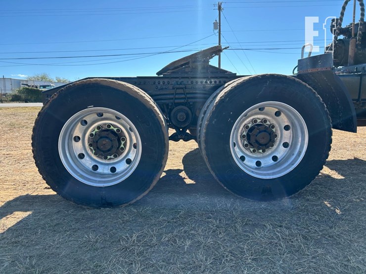 2020-mack-pinnacle-64t-image-14