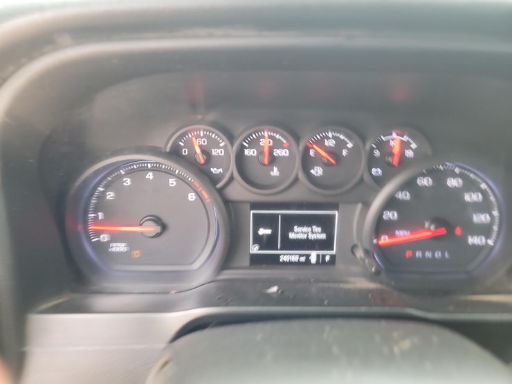 2020-chevrolet-3500-image-13