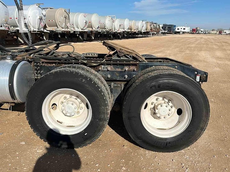 2012-mack-pinnacle-chu613-image-6