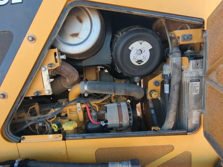 2022-deere-750l-lgp-image-16