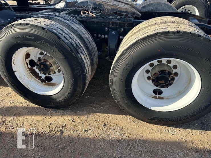 2013-freightliner-cascadia-125-image-7