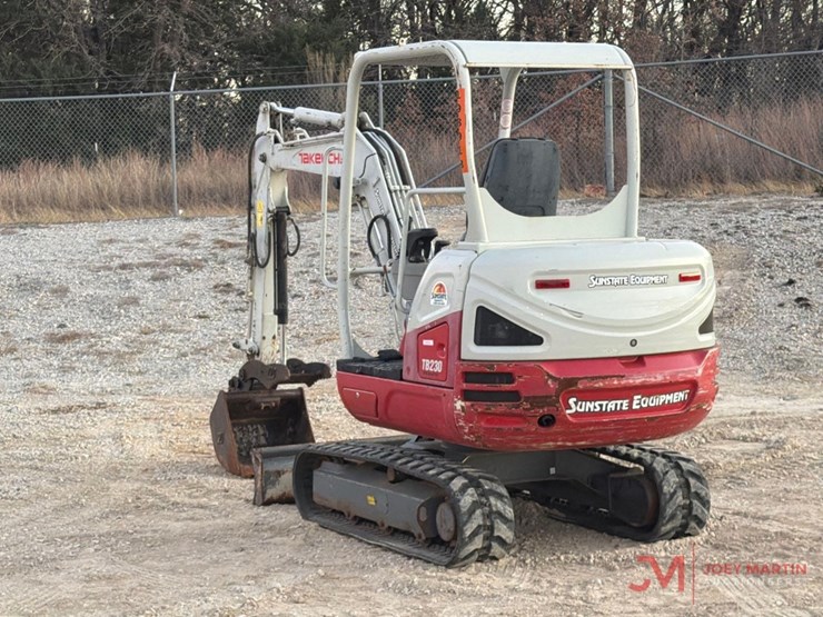 2020-takeuchi-tb230-image-1