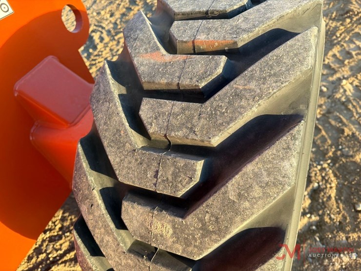 2015-jlg-800s-image-7