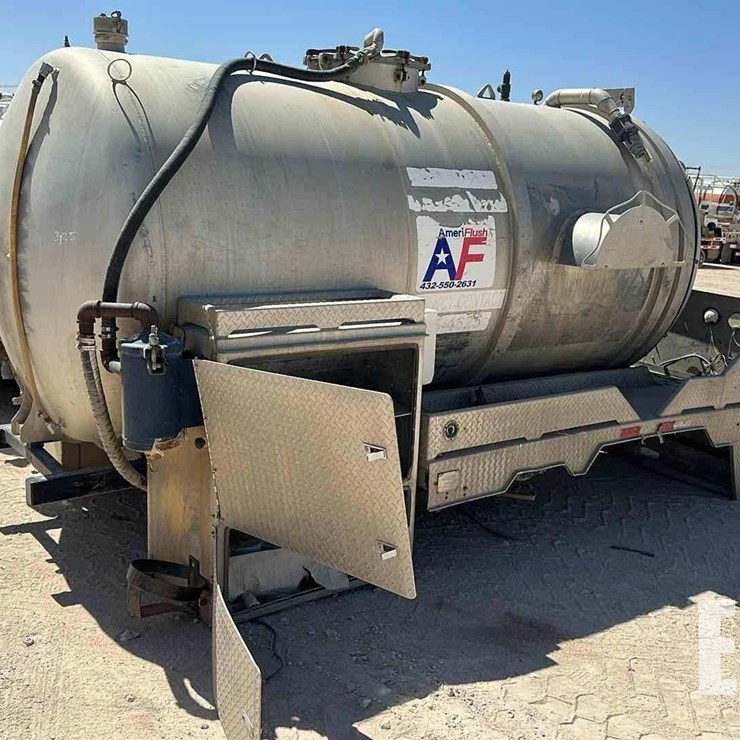 1900 SEWAGE VACUUM BED 900 GAL 14116