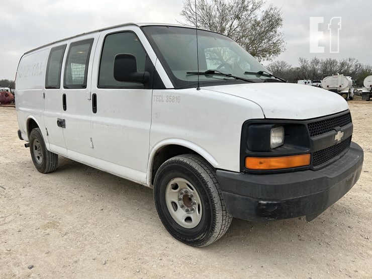 2008-chevrolet-express-3500-image-3
