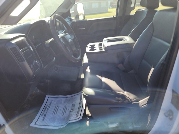 2018-chevrolet-3500-image-10