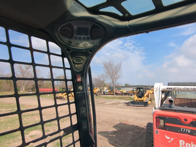 2021-bobcat-t770-image-12