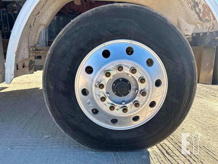 2016-peterbilt-365-image-7