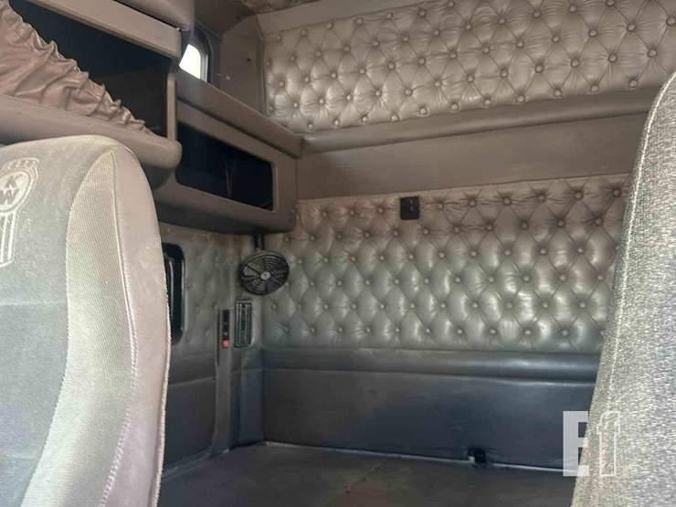 2006-kenworth-w900-image-11