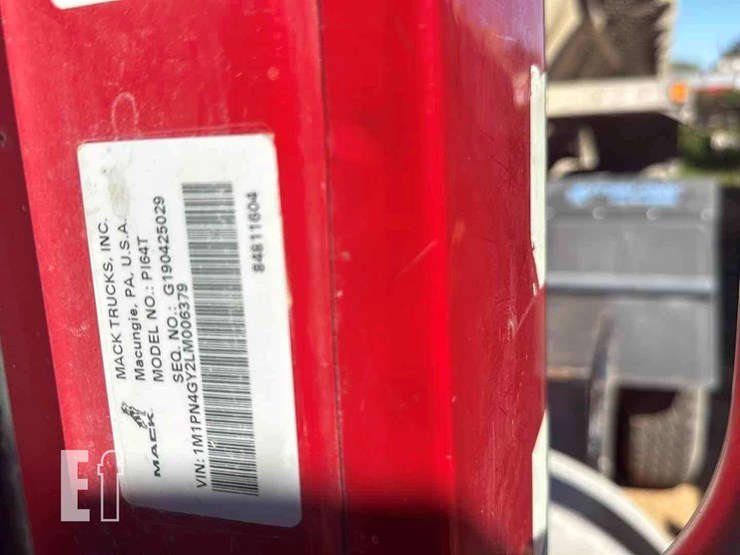 2020-mack-pinnacle-64t-image-2