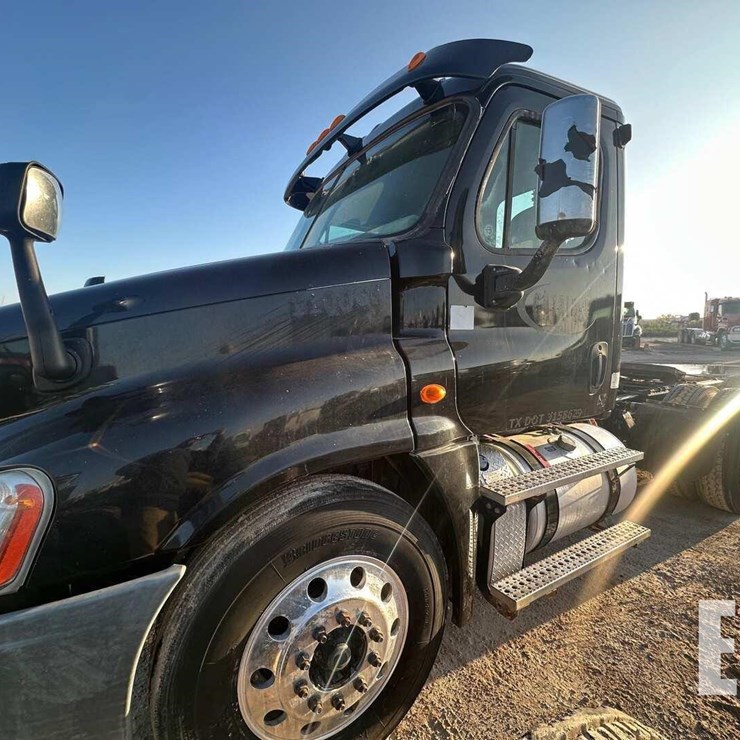 2013 FREIGHTLINER CASCADIA 125
