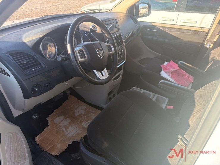 2014-dodge-grand-caravan-image-18