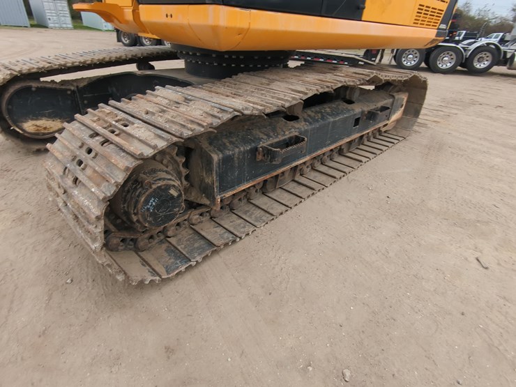 2019-jcb-js300-lc-image-11