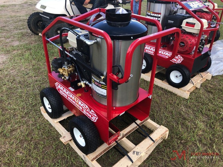 new-magnum-4000-series-gold-portable-hot-water-pressure-washer-image-3