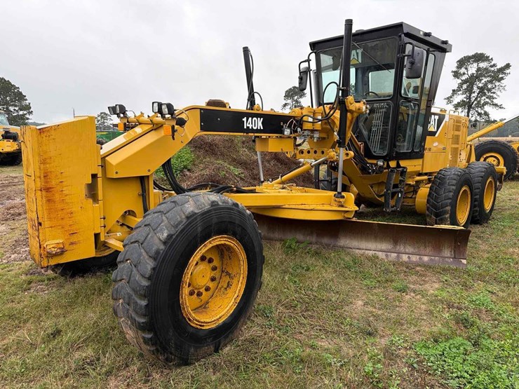 2017-caterpillar-140k-image-2