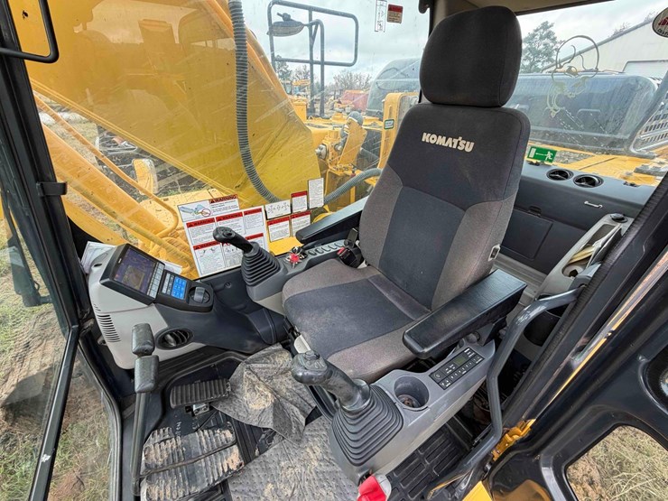 2021-komatsu-pc210-lc-11-image-25