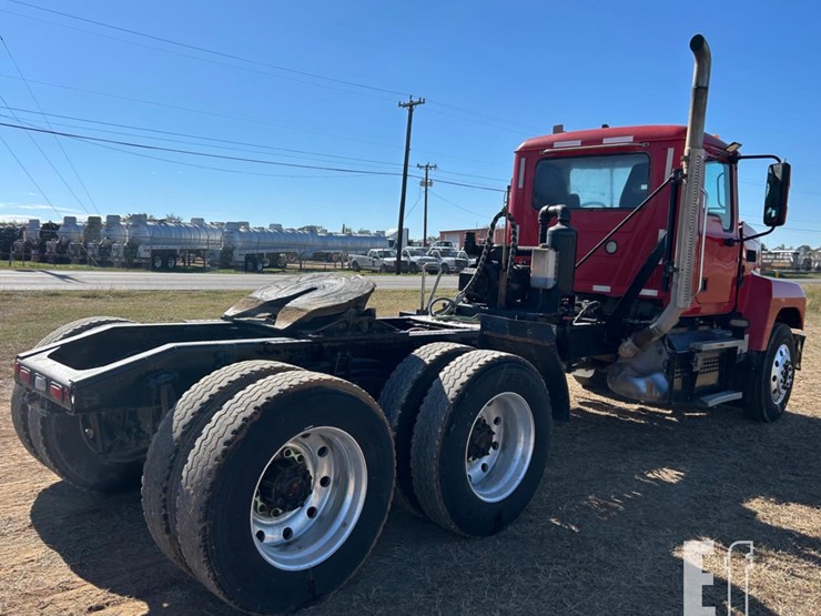 2020-mack-pinnacle-64t-image-4