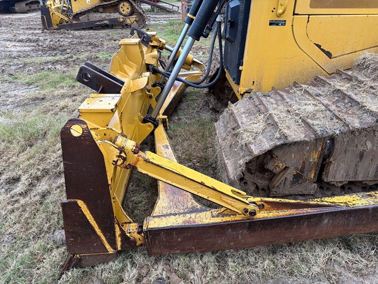 2016-caterpillar-d6t-lgp-image-11