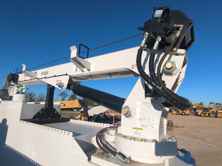 new-unused-ford-f600xl-service-truck vn:a00714-4x4,-h7024tt-image-7