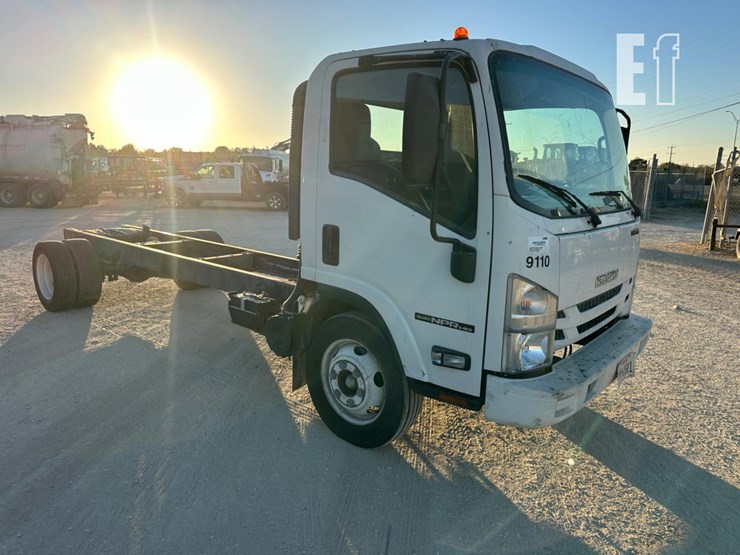 2021-isuzu-npr-hd-image-3