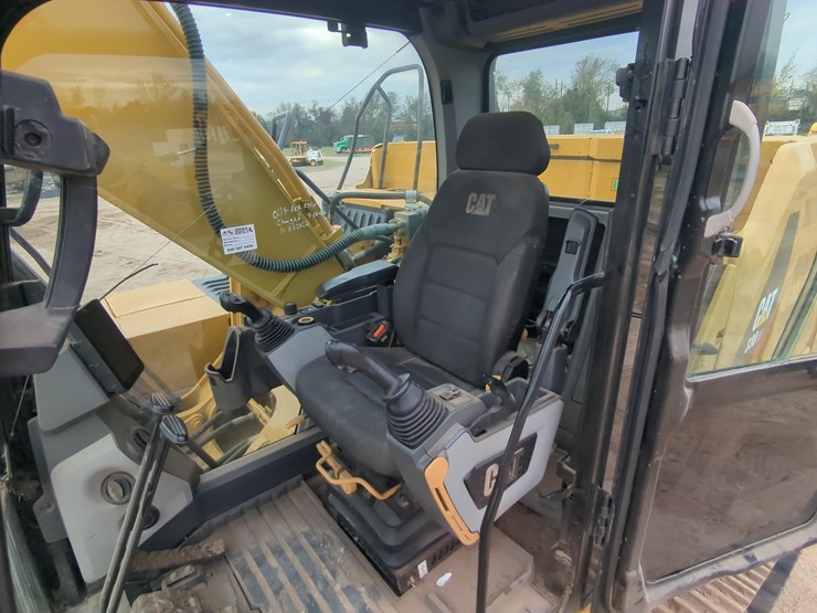 2019-caterpillar-330gc-image-19