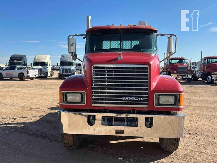 2012-mack-pinnacle-chu613-image-2