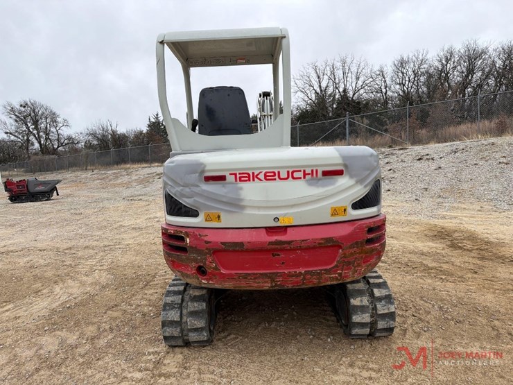 takeuchi-tb240-image-7