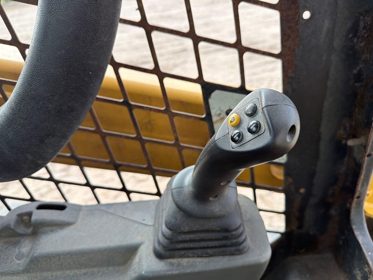 2021-caterpillar-259d3-image-19