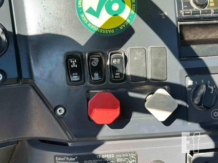 2012-mack-pinnacle-chu613-image-11