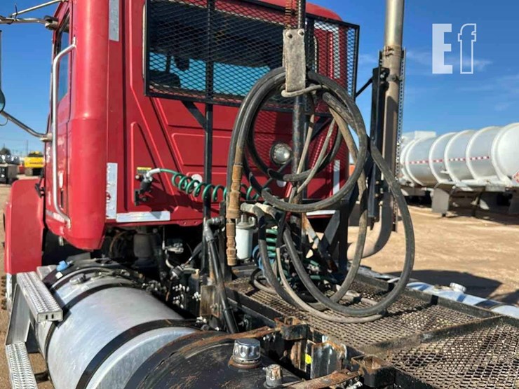 2013-mack-pinnacle-chu613-image-9