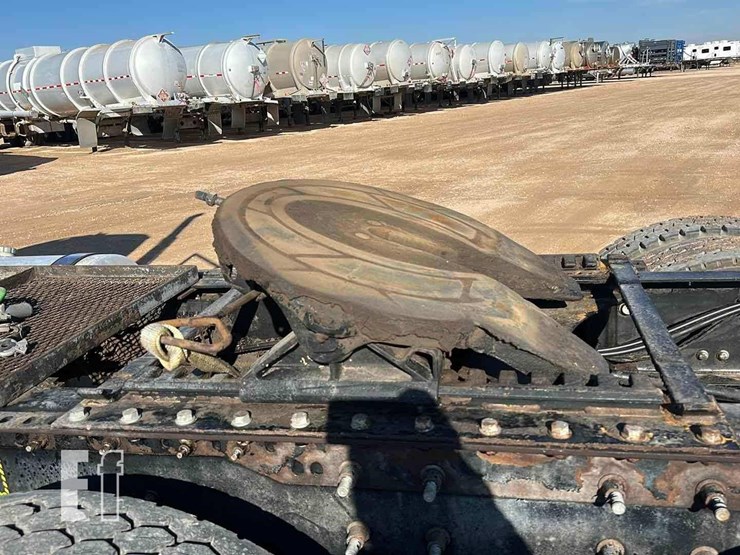 2012-mack-pinnacle-chu613-image-7