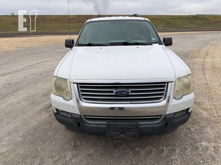2007-ford-explorer-xlt-image-2