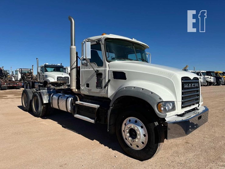 2020-mack-granite-64ft-image-9