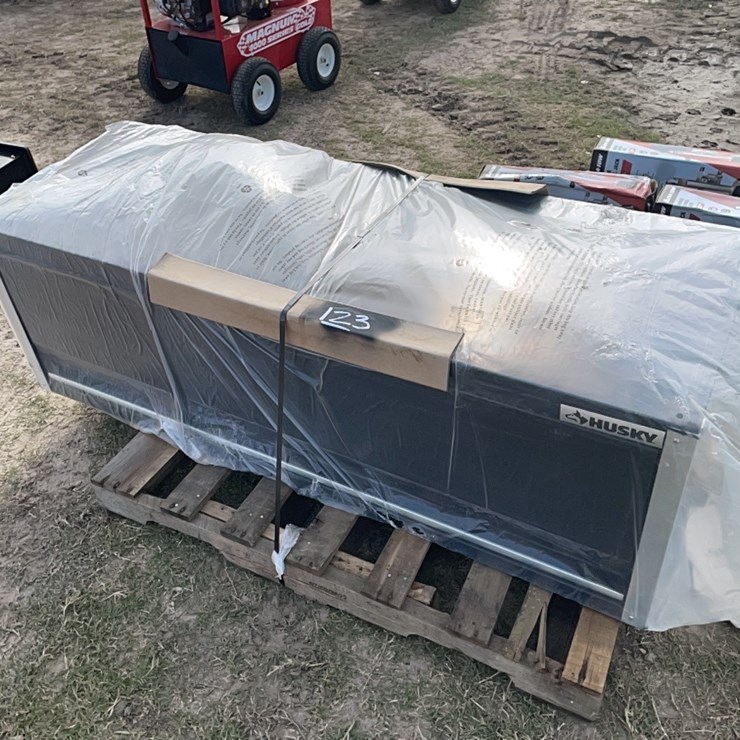 NEW HUSKY PROFESSIONAL DUTY TOOL BOX - BLACK NEW SUPPORT EQUIPMENT