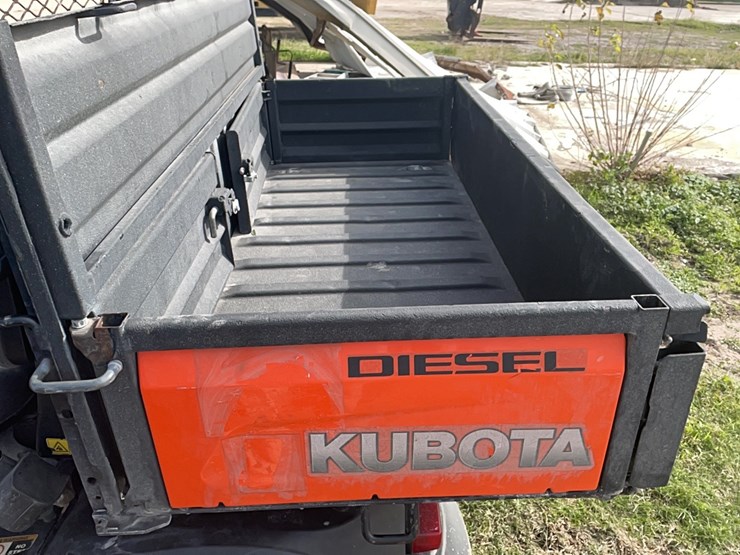 2019-kubota-rtvx1140-image-9