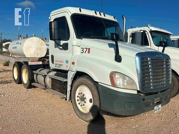 2014-freightliner-cascadia-125-image-2