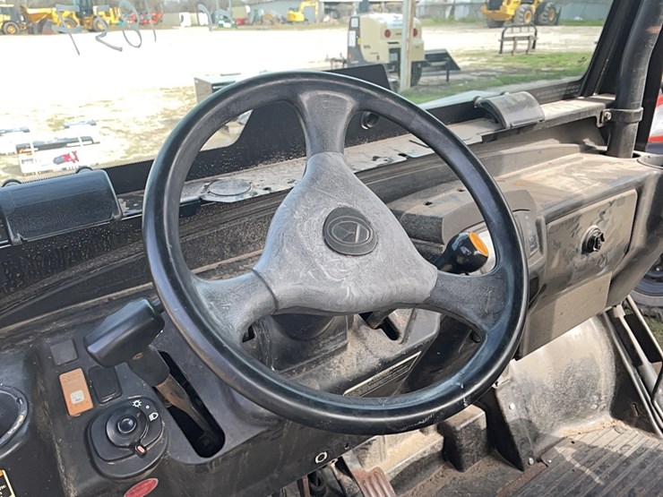 2019-kubota-rtvx1140-image-10