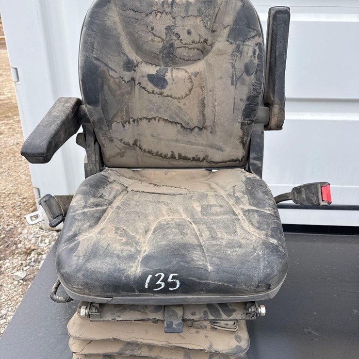 TRACTOR SEAT
