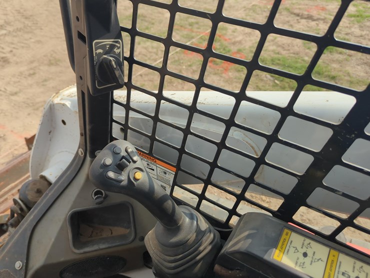 2021-bobcat-t770-image-15