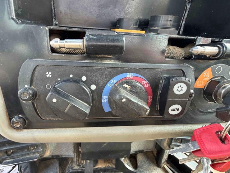 2017-caterpillar-d6n-lgp-image-27