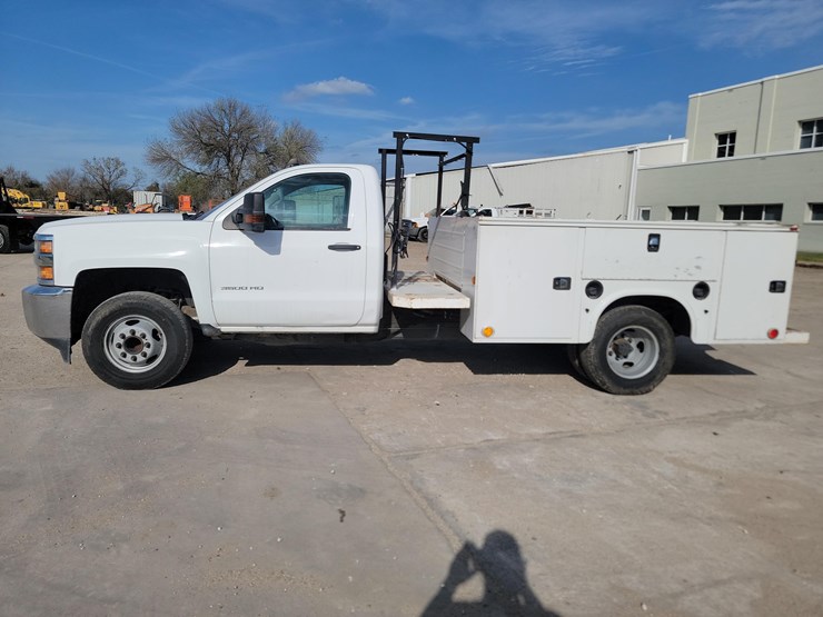 2019-chevrolet-3500-image-1
